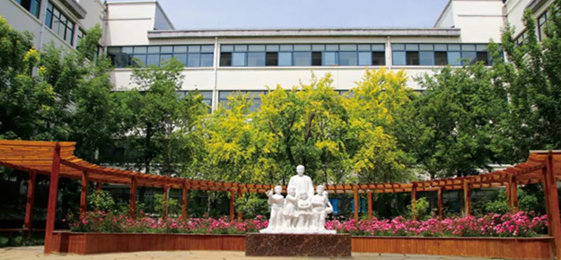 �ĳ�չ�ΌW(xu��)УУ�@