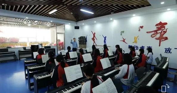 ̩���Ƽ��еȌ��I(y��)�W(xu��)У�׃��������I(y��)